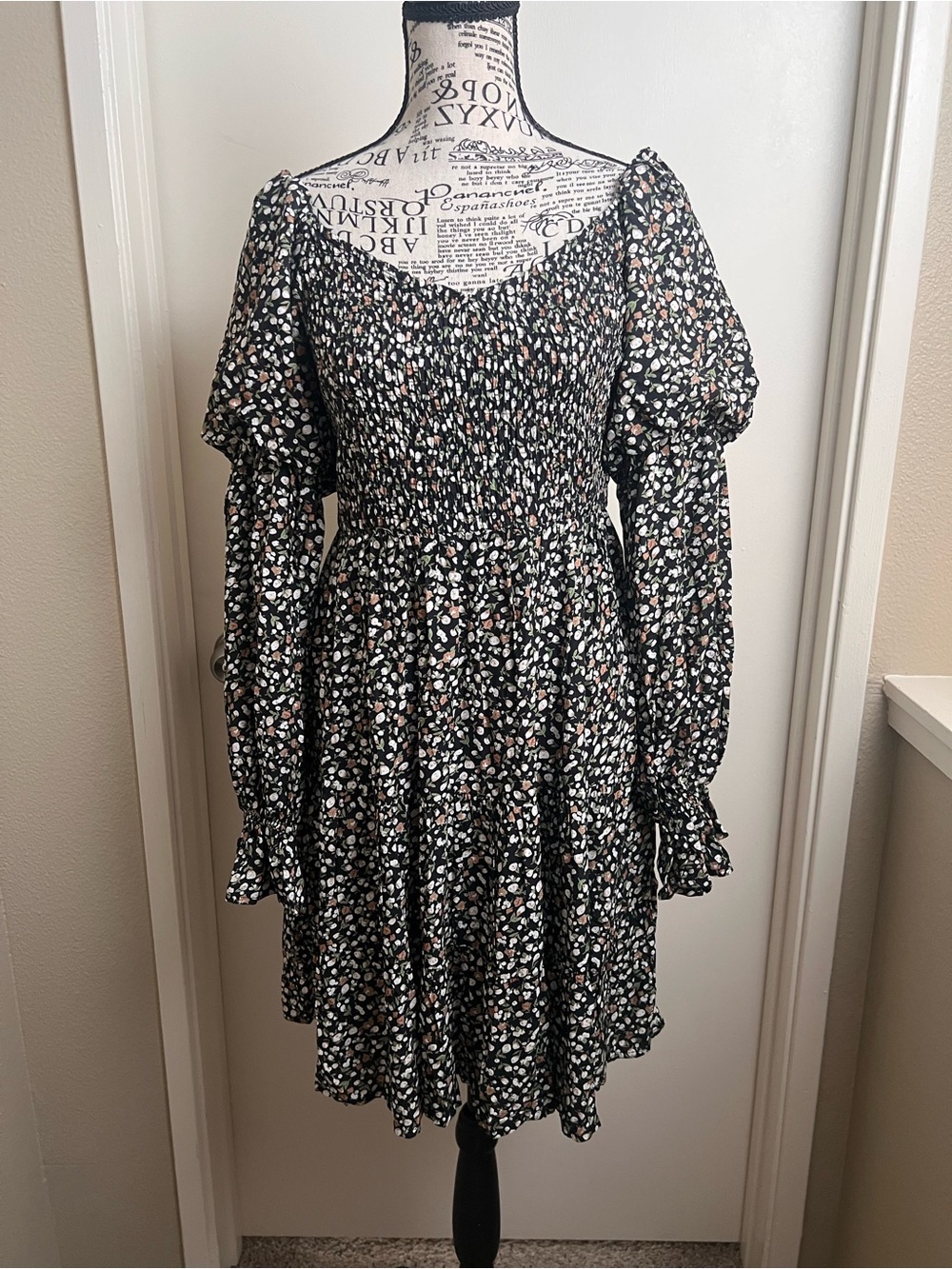 NWT Floral Smocked Autumn wedding guest dress Puff Sleeve M Ruffle